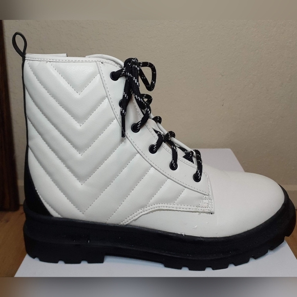 wonder nation Boots Girls Size 4 fits Women 6.5 - Picture 2 of 7